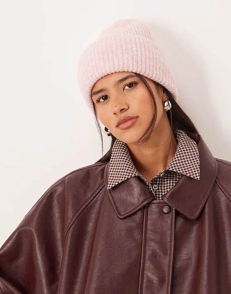 Шапочка-бини Gina Tricot в рубчик светло-розового цвета
Шапочка-бини Gina Tricot в рубчик светло-розового цвета