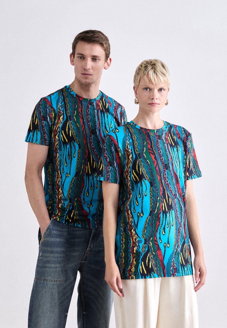 Футболка Carlo Colucci UNISEX, Light Pretol/Teal
Футболка Carlo Colucci UNISEX, Light Pretol/Teal