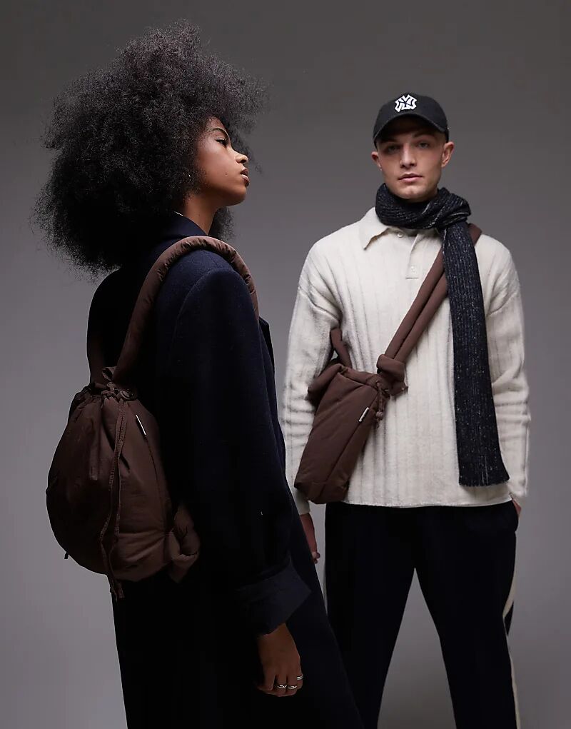 Сумка-кроссбоди OLEND Ona из мягкого нейлона шоколадно-коричневого цвета
Сумка-кроссбоди OLEND Ona из мягкого нейлона шоколадно-коричневого цвета