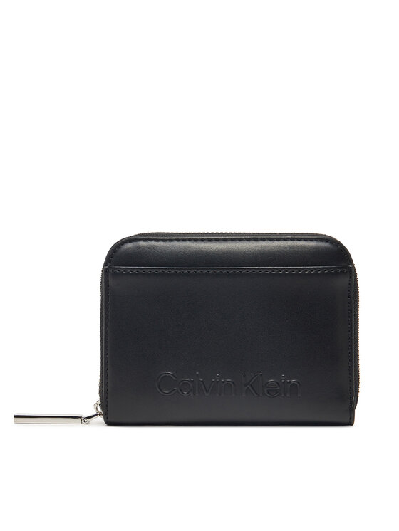 Женский кошелек Embossed Logo Medium Zip Around K60K612965 Calvin Klein, черный
Женский кошелек Embossed Logo Medium Zip Around K60K612965 Calvin Klein, черный