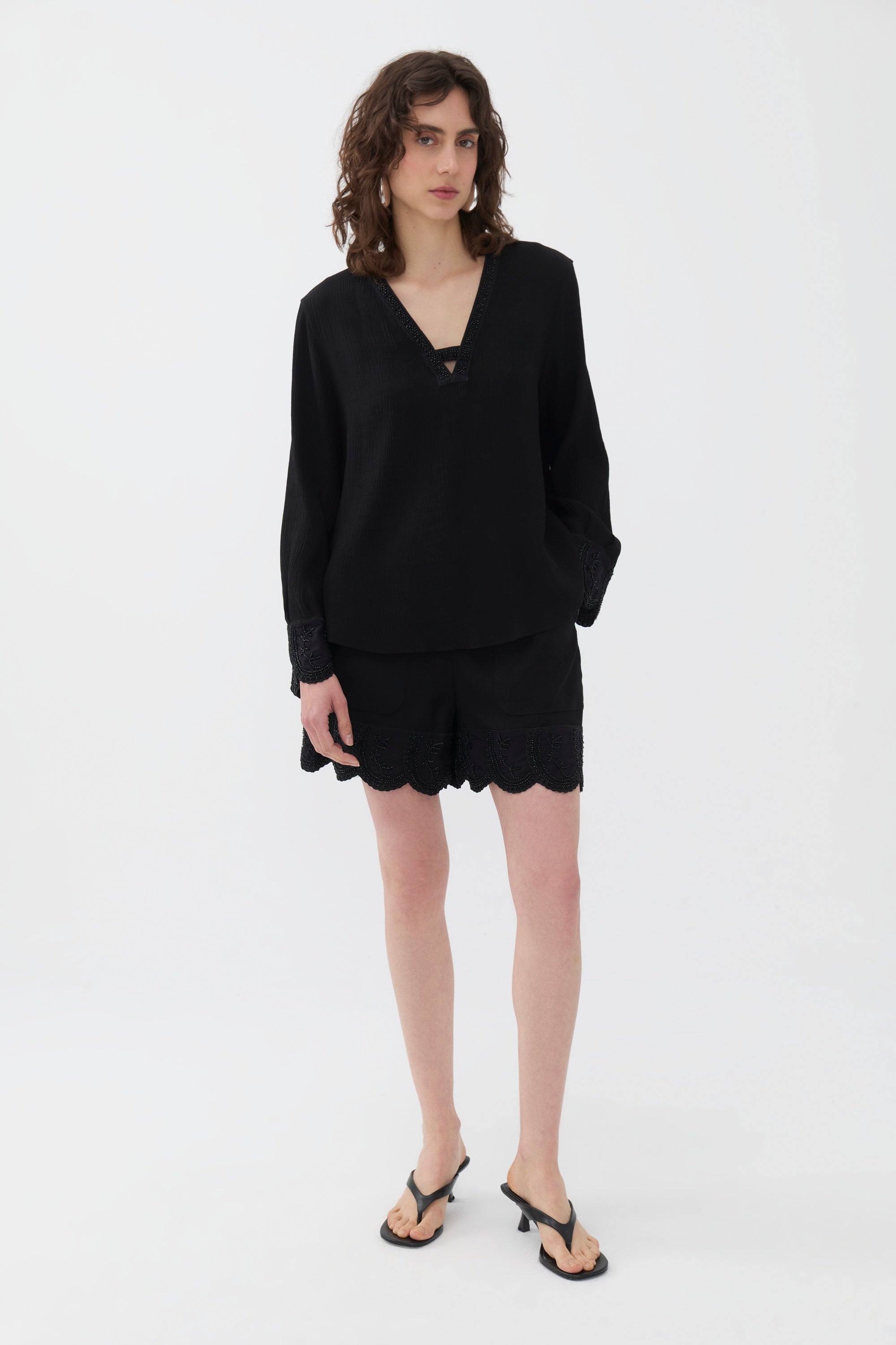 Шорты с каменными деталями Nocturne, черный
Шорты с каменными деталями Nocturne, черный