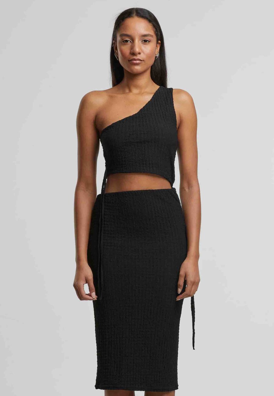 Платье Urban Classics CUT OUT, Black
Платье Urban Classics CUT OUT, Black