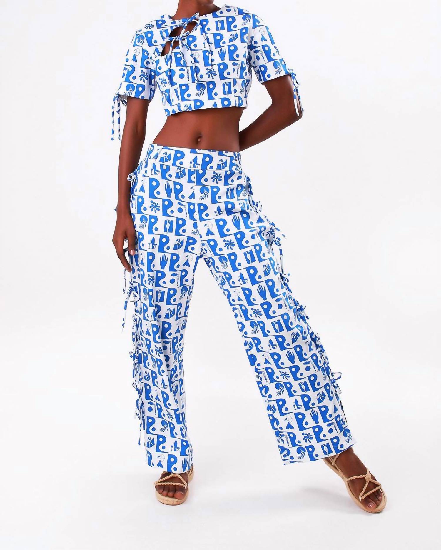 Брюки Bows в Kozmo Blue Bela Brand
Брюки Bows в Kozmo Blue Bela Brand