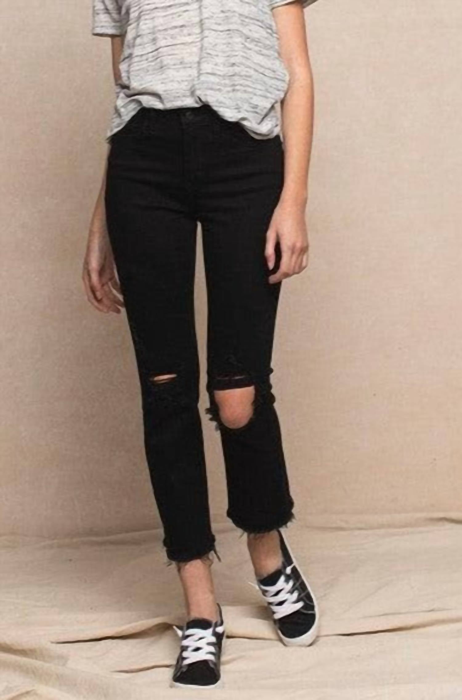 Прямые джинсы с высокой посадкой и потертостями, необработанный край, черного цвета VERVET BY FLYING MONKEY
Прямые джинсы с высокой посадкой и потертостями, необработанный край, черного цвета VERVET BY FLYING MONKEY