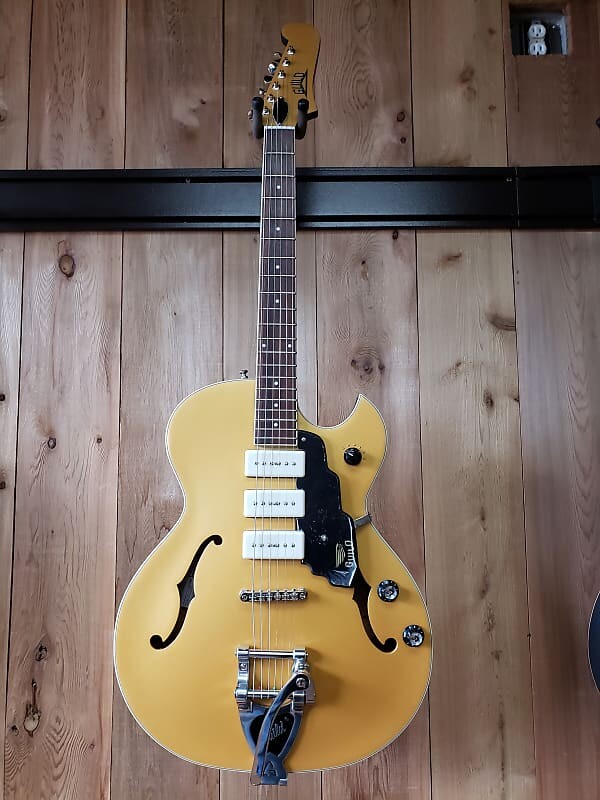 Электрогитара Guild Newark St. Collection Starfire I Jet 90 2020 - 2021 Gold
Электрогитара Guild Newark St. Collection Starfire I Jet 90 2020 - 2021 Gold