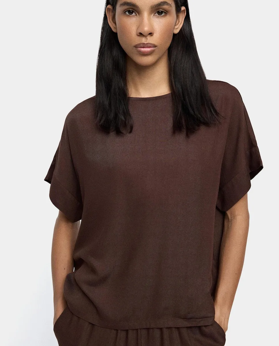 Женская футболка 100% вискоза с короткими рукавами, однотонная Parfois, коричневый
Женская футболка 100% вискоза с короткими рукавами, однотонная Parfois, коричневый