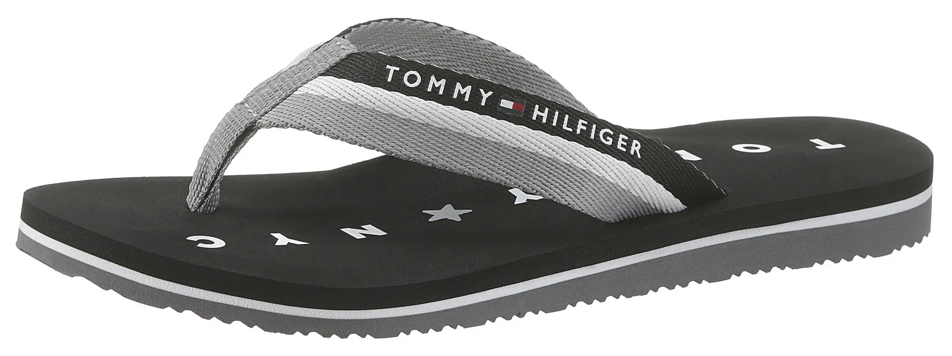 Шлепанцы Tommy Hilfiger "TOMMY LOVES NY BEACH SANDAL", летняя обувь, тапочки, силуэты бассейнов с логотипом на подошве, черно-белый
Шлепанцы Tommy Hilfiger "TOMMY LOVES NY BEACH SANDAL", летняя обувь, тапочки, силуэты бассейнов с логотипом на подошве, черно-белый