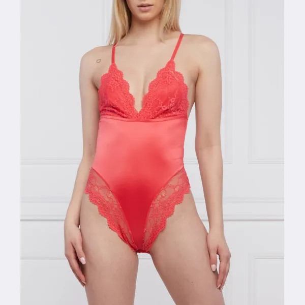 Боди приталенного кроя из атласа анук Guess, красный
Боди приталенного кроя из атласа анук Guess, красный