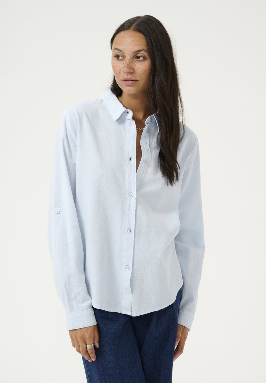 Блуза Kaffe Button-down blouse, Windsurfer/Blue
Блуза Kaffe Button-down blouse, Windsurfer/Blue