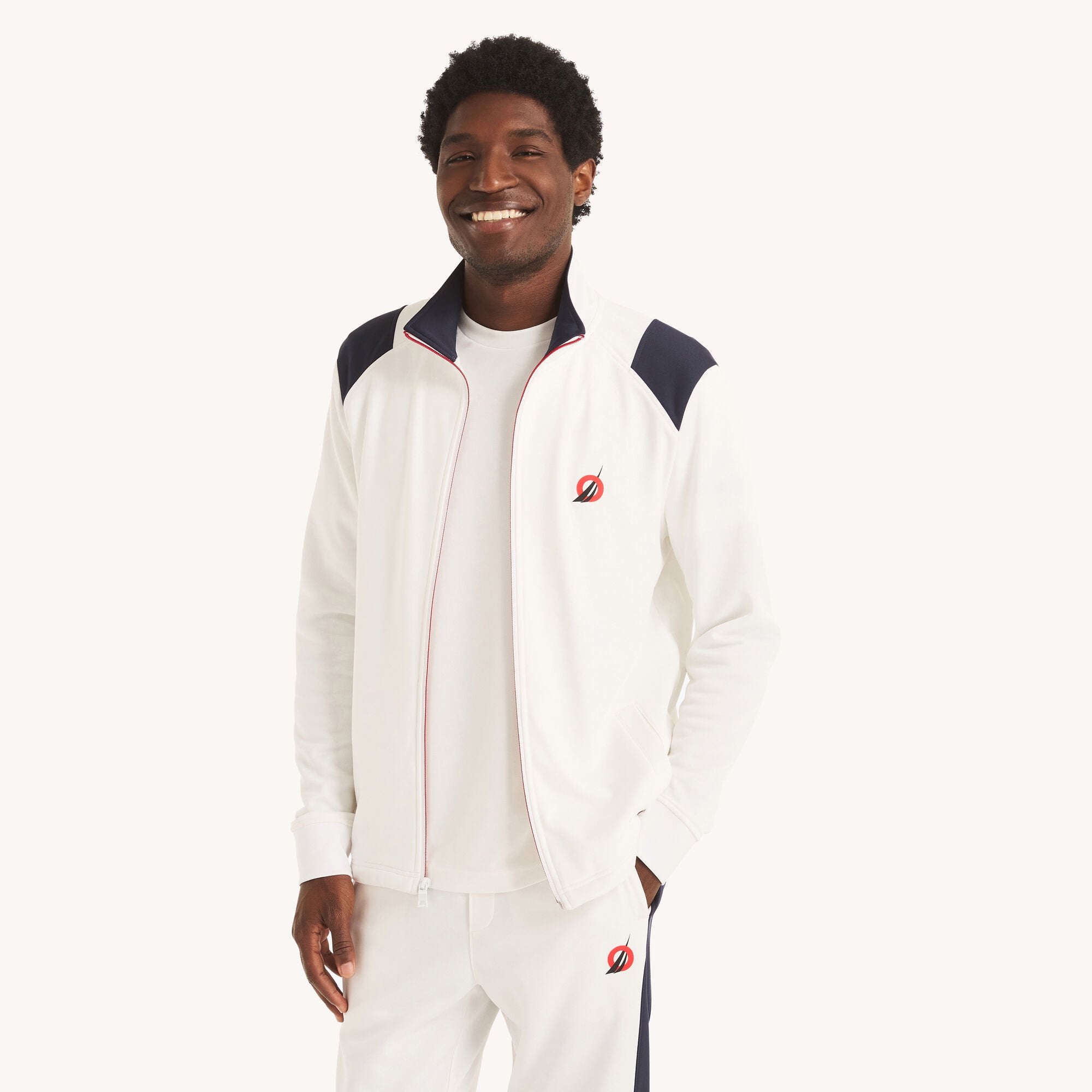 Мужская спортивная куртка Nautica с воротником-стойкой и застежкой-молнией, цвет bright white 
Мужская спортивная куртка Nautica с воротником-стойкой и застежкой-молнией, цвет bright white