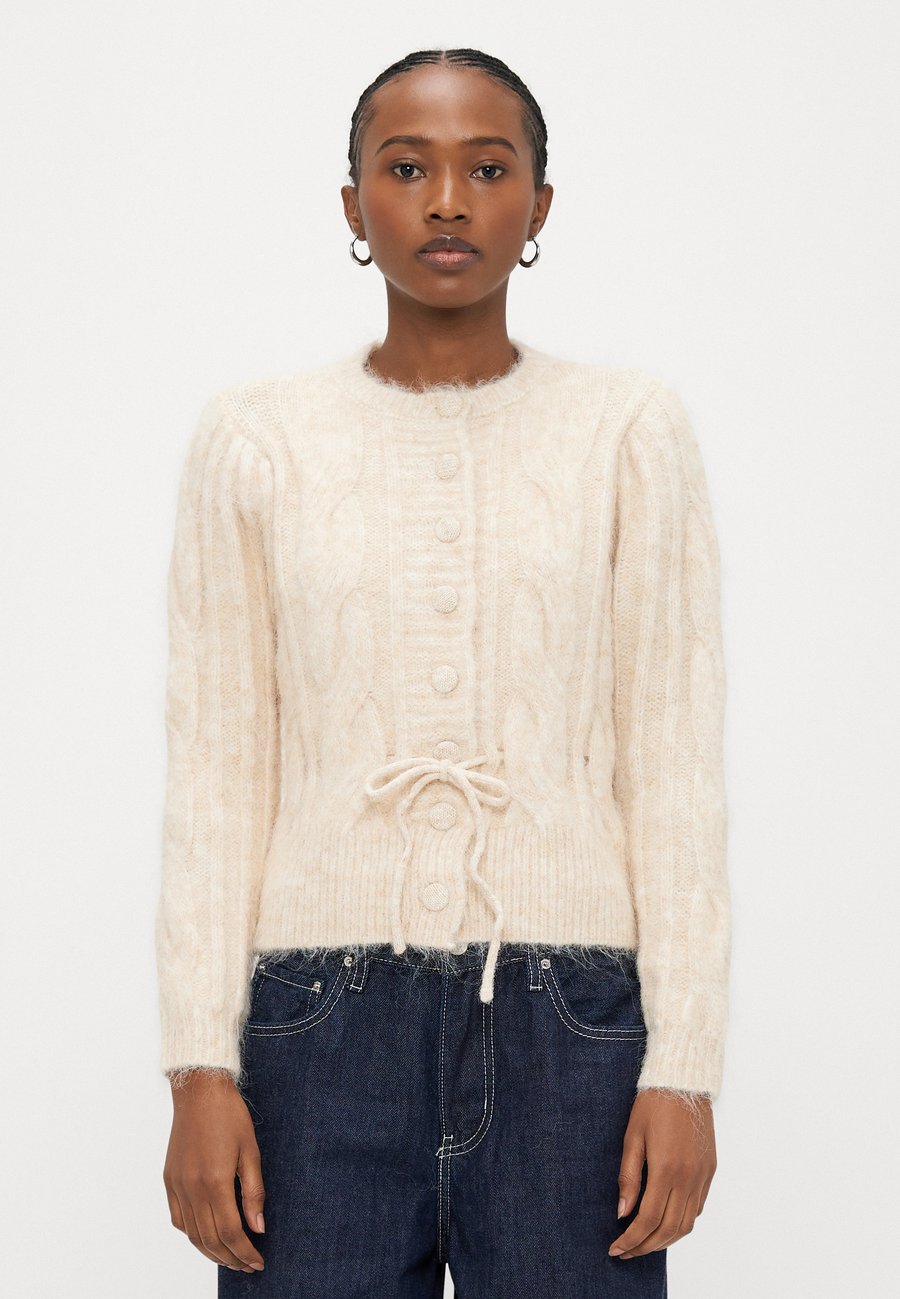 Кардиган Vero Moda Petite VMLISA STRING CARDIGAN, Oatmeal Nge/Beige
Кардиган Vero Moda Petite VMLISA STRING CARDIGAN, Oatmeal Nge/Beige