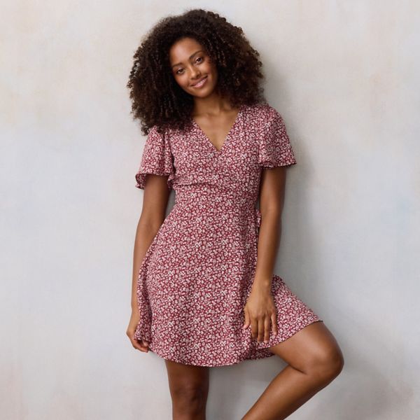 Женское мини-платье с короткими рукавами и запахом Lc Lauren Conrad, цвет berry kendra ditzy
Женское мини-платье с короткими рукавами и запахом Lc Lauren Conrad, цвет berry kendra ditzy