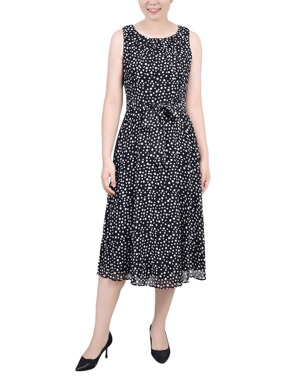 Миниатюрное шифоновое платье без рукавов с поясом NY Collection 
Миниатюрное шифоновое платье без рукавов с поясом NY Collection