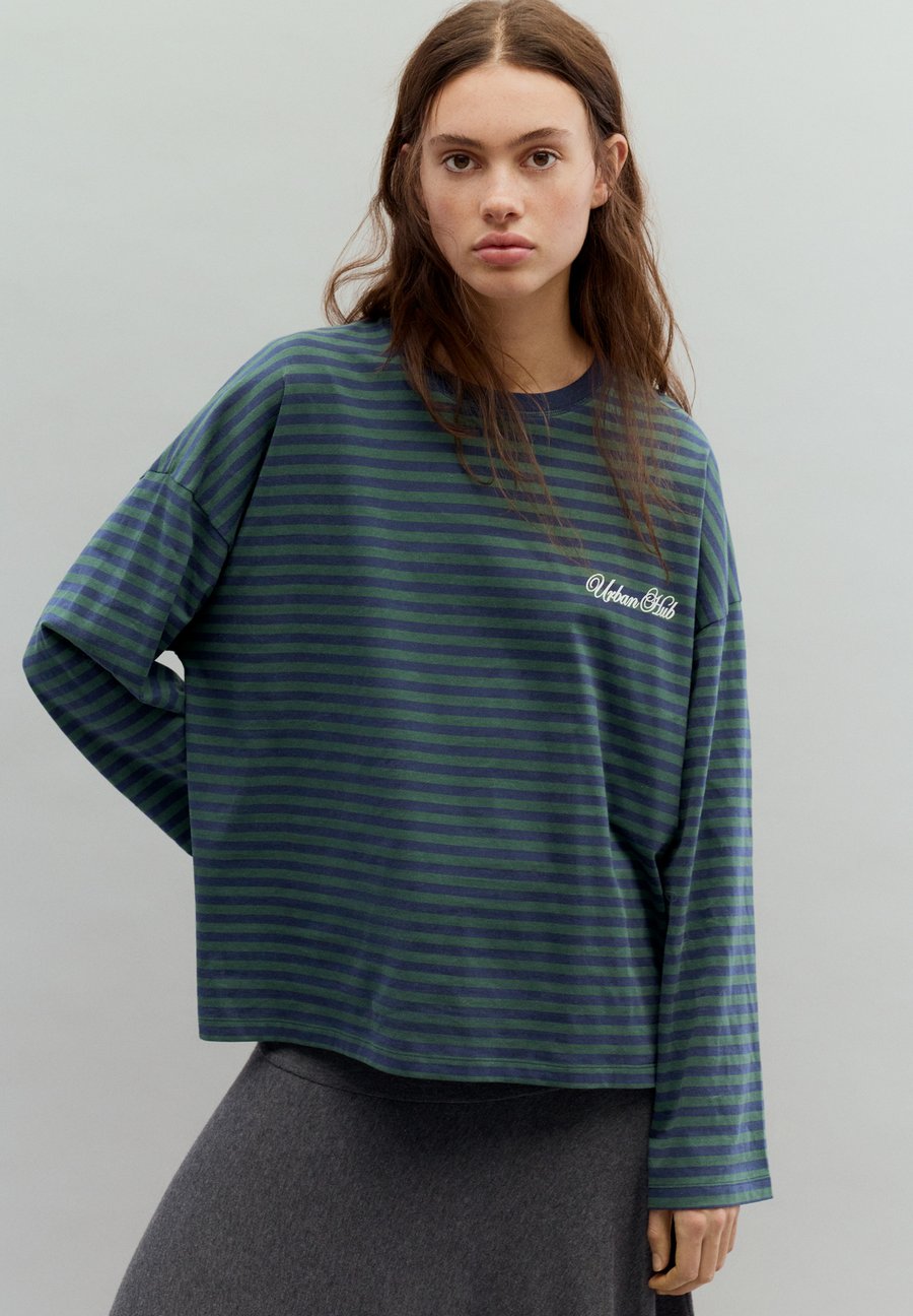 Топ PULL&BEAR STRIPED WITH TEXT, Dark Blue
Топ PULL&BEAR STRIPED WITH TEXT, Dark Blue