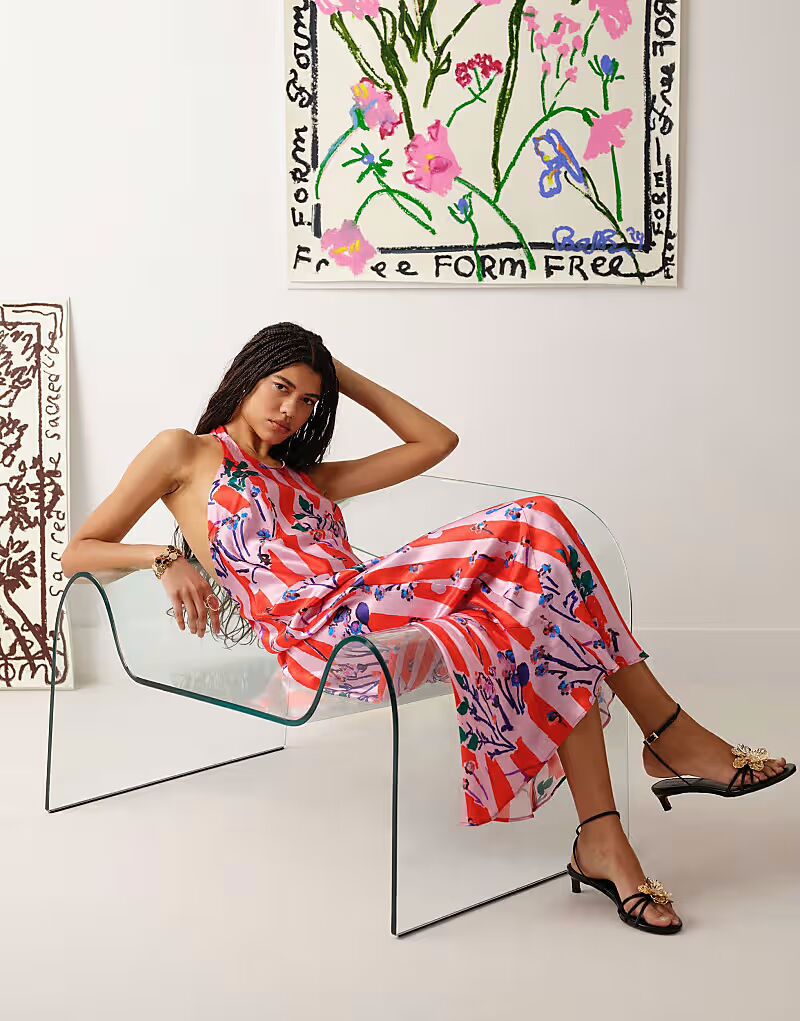 Платье Topshop из атласа с вырезом халтер в розово-красных полосках
Платье Topshop из атласа с вырезом халтер в розово-красных полосках