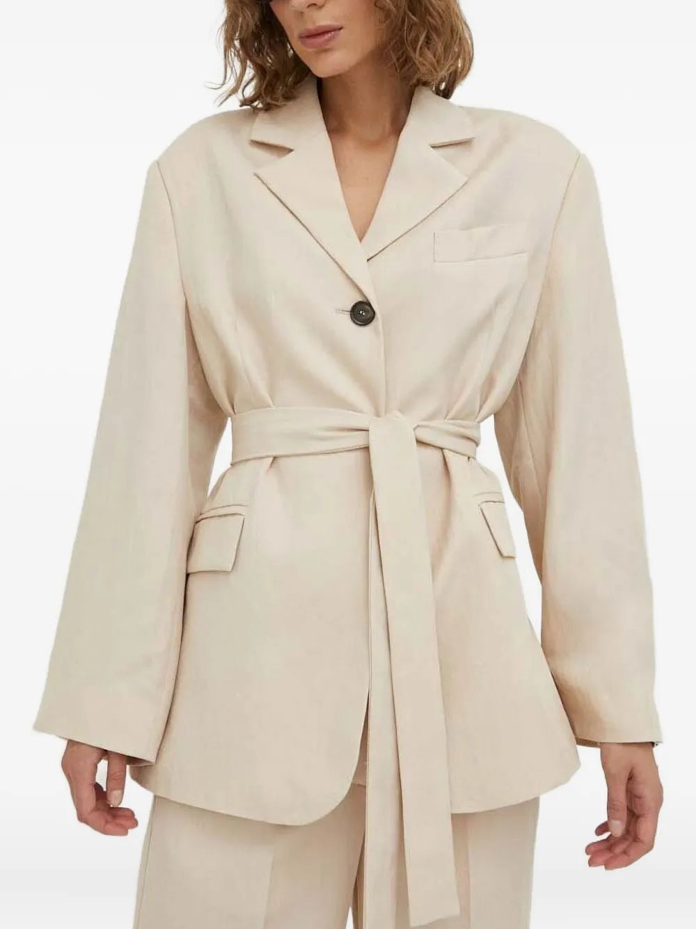 Блейзер с заостренными лацканами и поясом Lovechild, нейтральный
Блейзер с заостренными лацканами и поясом Lovechild, нейтральный