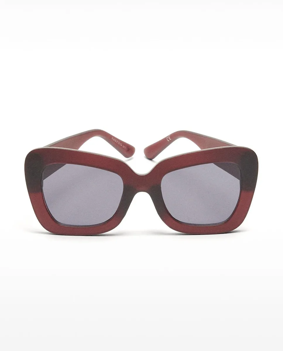 Женские солнцезащитные очки с защитой от ультрафиолета и формой бабочки в однотонном исполнении Parfois, бордовый
Женские солнцезащитные очки с защитой от ультрафиолета и формой бабочки в однотонном исполнении Parfois, бордовый