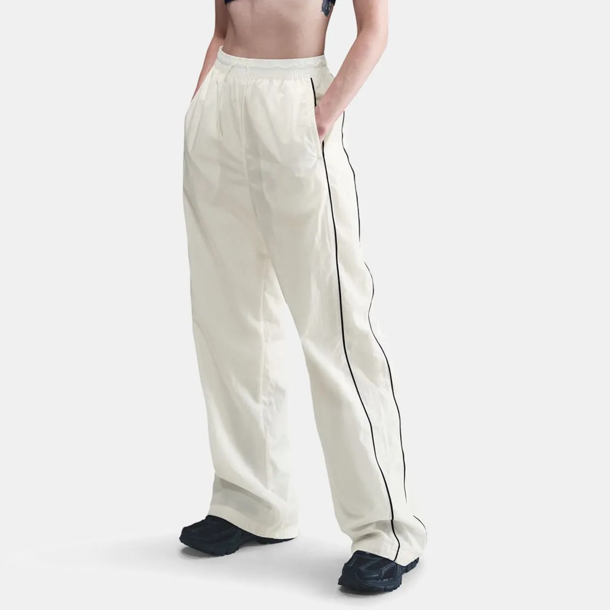 Женские брюки Windrunner Nike, белый
Женские брюки Windrunner Nike, белый