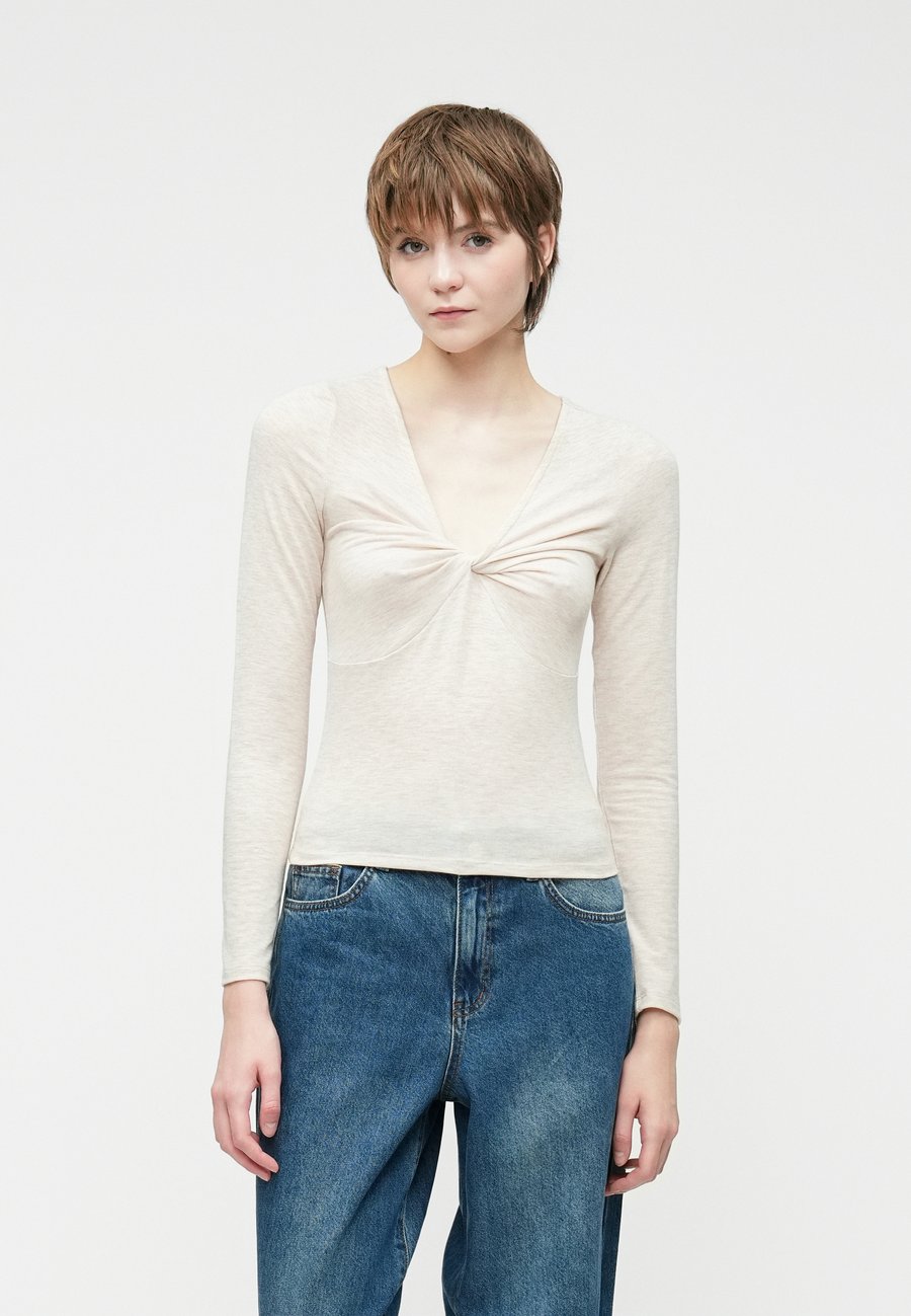 Топ ONLY ONLVIRRO TWIST, Pumice Stone/Beige
Топ ONLY ONLVIRRO TWIST, Pumice Stone/Beige