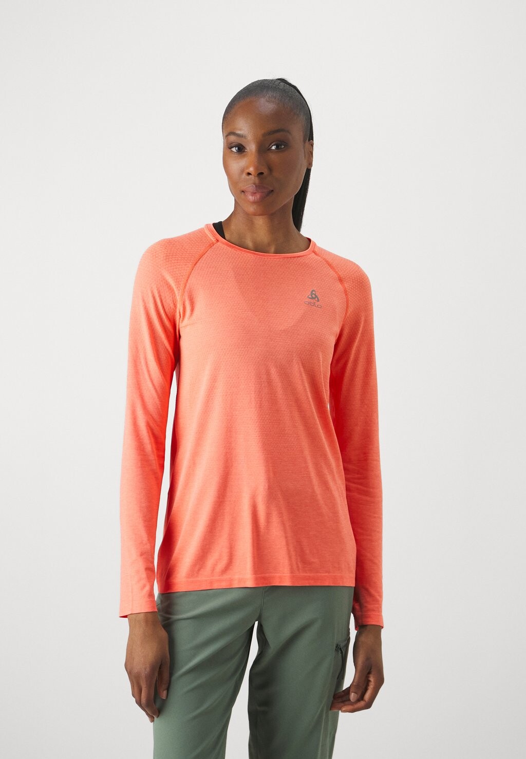 Топ с длинными рукавами CREW NECK ESSENTIAL SEAMLESS ODLO, цвет living coral melange
Топ с длинными рукавами CREW NECK ESSENTIAL SEAMLESS ODLO, цвет living coral melange