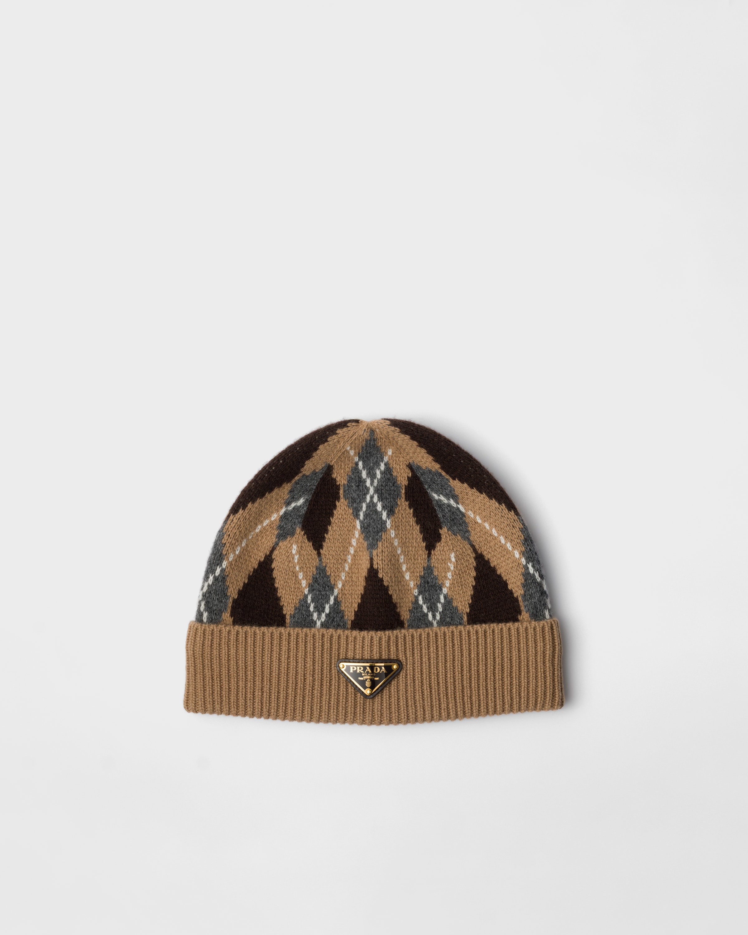 Вязаная шапка с узором "аргайл" Prada, верблюжий коричневый
Вязаная шапка с узором "аргайл" Prada, верблюжий коричневый