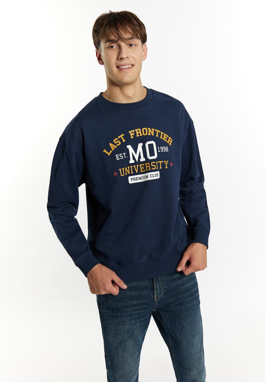 Толстовка Mo Sweatshirt, Marine/Dark-Blue Denim, Синий, Толстовка Mo Sweatshirt, Marine/Dark-Blue Denim
Толстовка Mo Sweatshirt, Marine/Dark-Blue Denim, Синий, Толстовка Mo Sweatshirt, Marine/Dark-Blue Denim