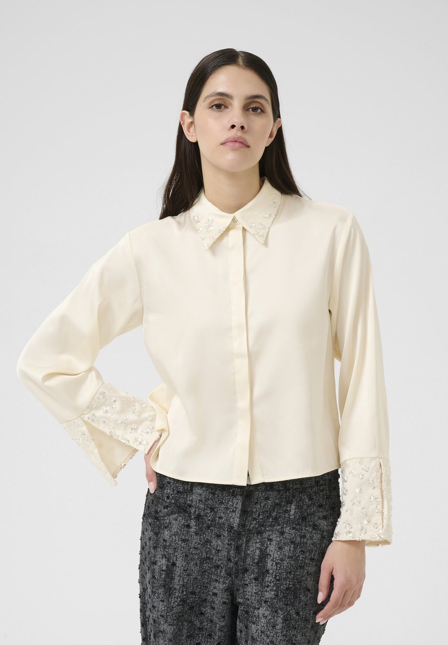 Блуза Karen by Simonsen KBCARMEN SHIRT, Egret/White
Блуза Karen by Simonsen KBCARMEN SHIRT, Egret/White