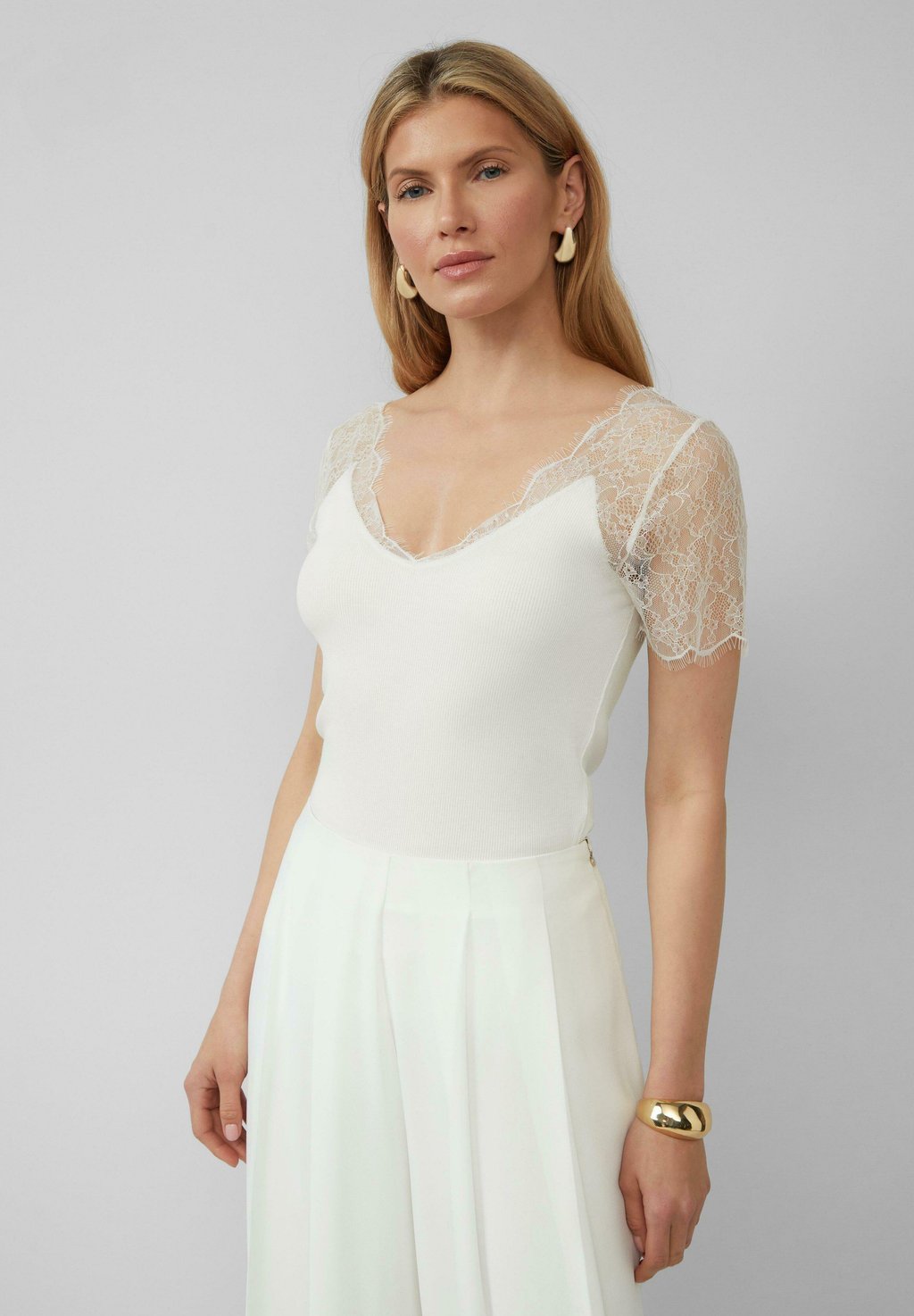 Футболка с принтом s.Oliver BLACK LABEL, кремовый 
Футболка с принтом s.Oliver BLACK LABEL, кремовый