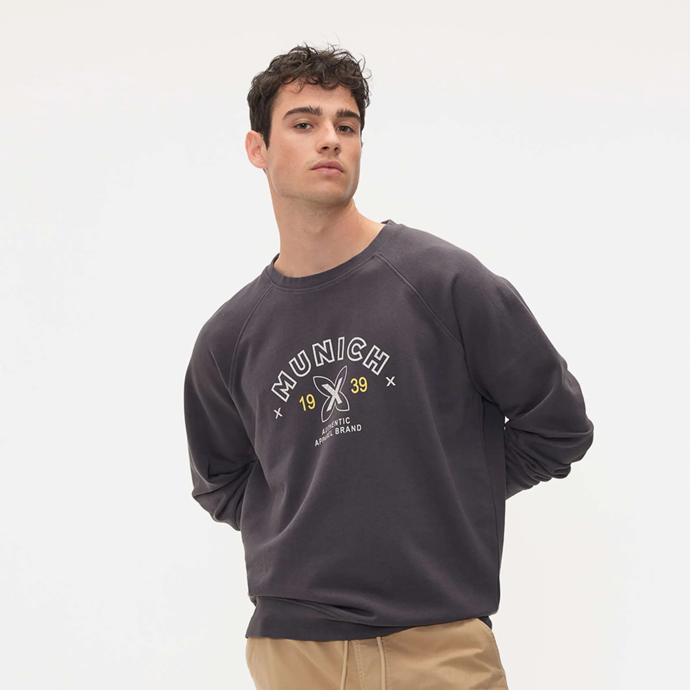 Свитшот мужской аутентичный Munich, черный
Свитшот мужской аутентичный Munich, черный
