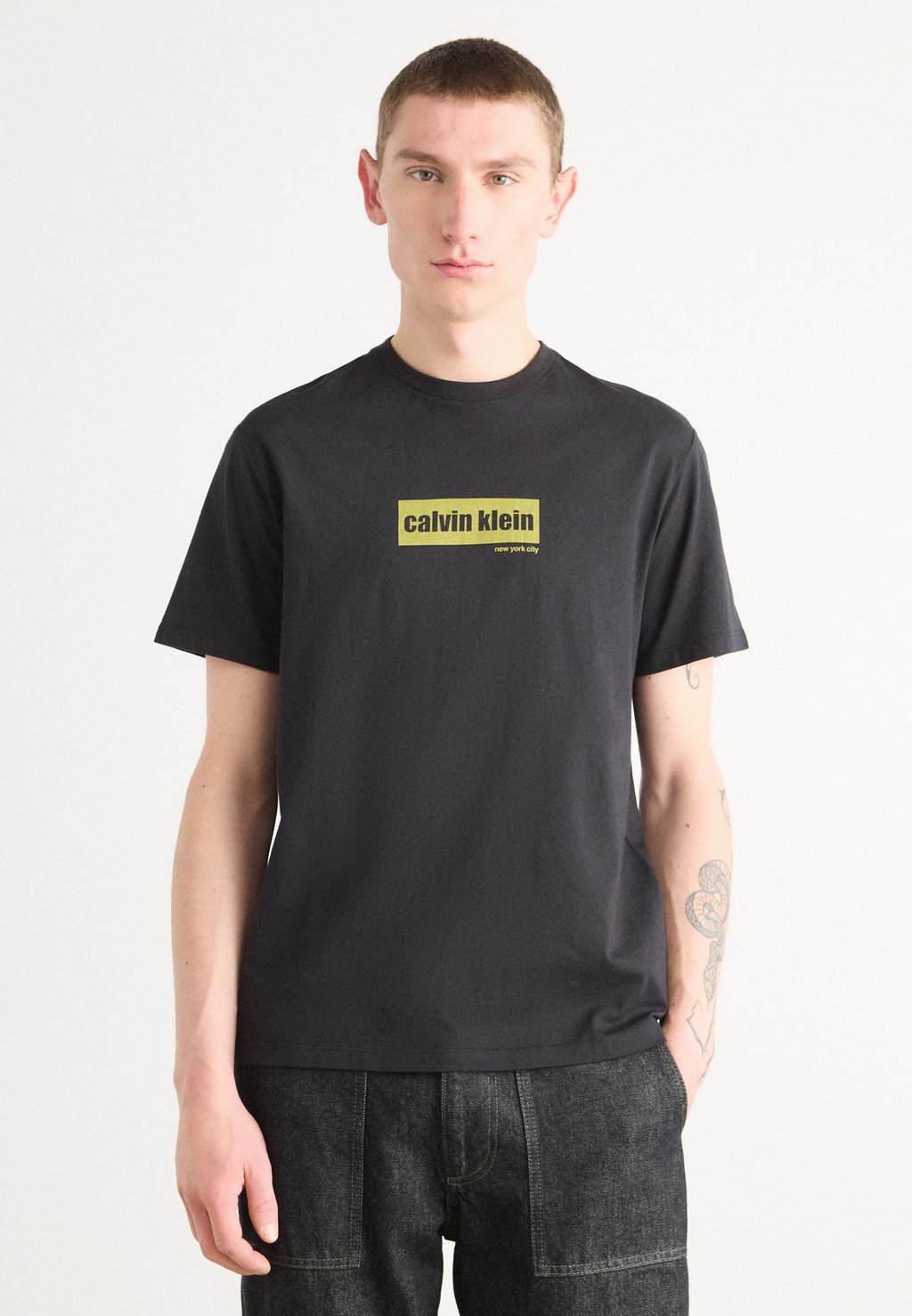 Футболка с принтом Calvin Klein Jeans, черный
Футболка с принтом Calvin Klein Jeans, черный