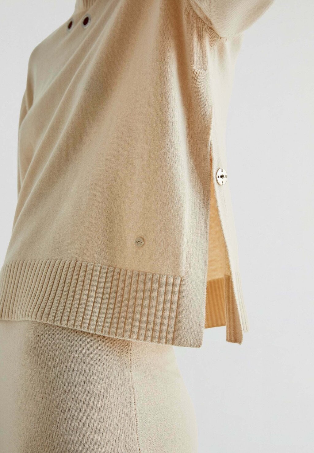 Джемпер EYELET Scalpers, бежевый
Джемпер EYELET Scalpers, бежевый