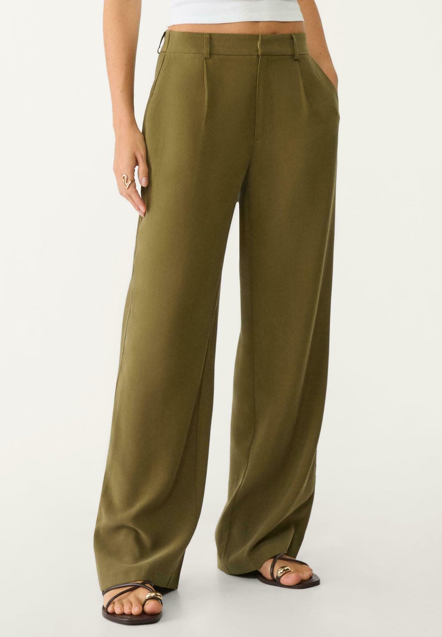 Брюки Stradivarius STRAIGHT-LEG SMART WITH PLEATS, Khaki
Брюки Stradivarius STRAIGHT-LEG SMART WITH PLEATS, Khaki
