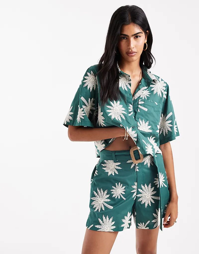 Спортивные шорты ASOS DESIGN с вышивкой и поясом зеленого цвета
Спортивные шорты ASOS DESIGN с вышивкой и поясом зеленого цвета