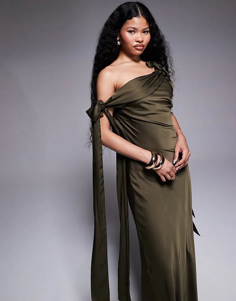 Платье макси TFNC Petite со спущенным плечом и завязками из оливкового атласа
Платье макси TFNC Petite со спущенным плечом и завязками из оливкового атласа