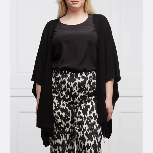 Пончо свободного кроя больших размеров с историей Persona By Marina Rinaldi, черный
Пончо свободного кроя больших размеров с историей Persona By Marina Rinaldi, черный