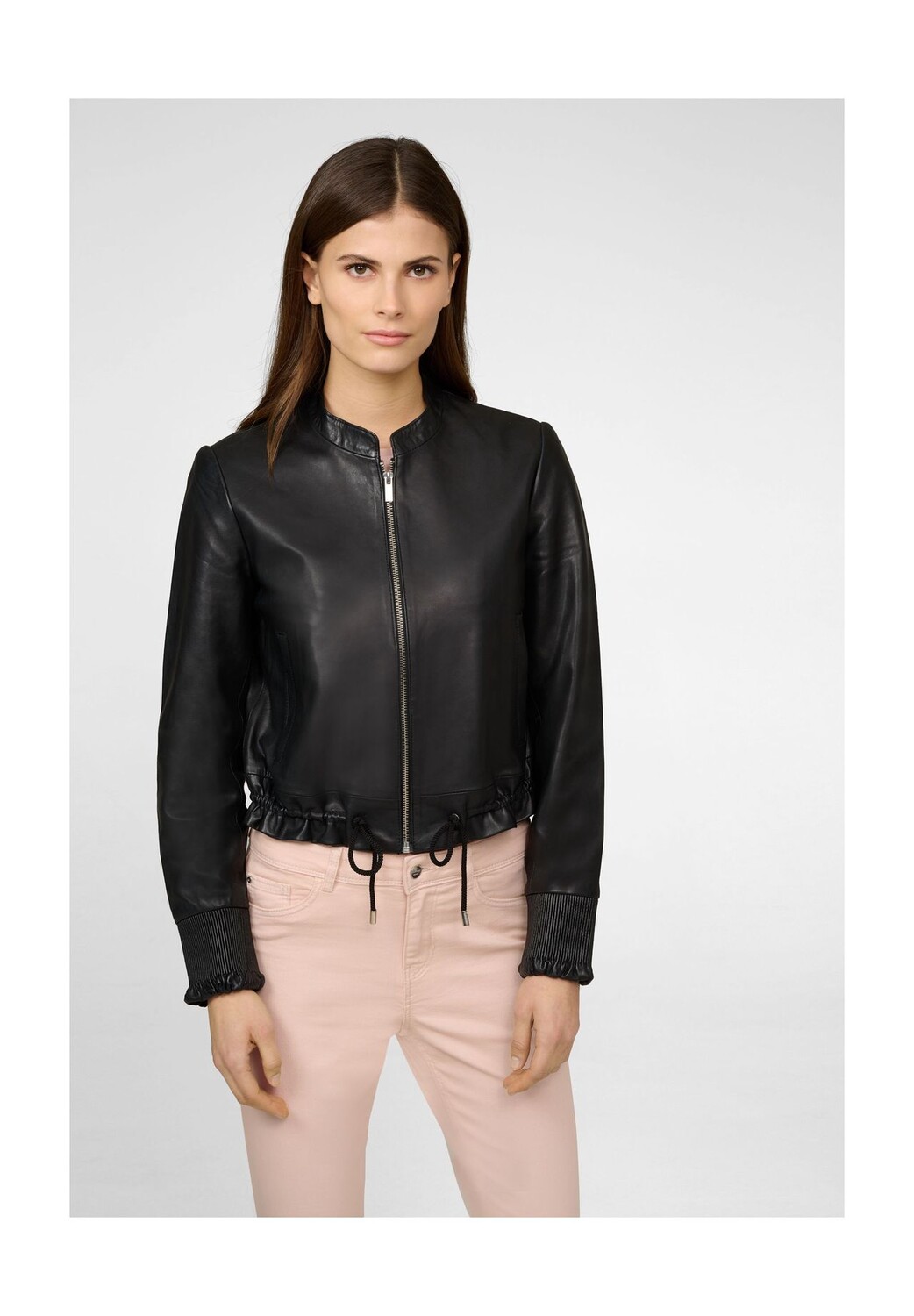 Женская кожаная куртка Lilly, укороченная кожаная куртка с поясом на кулиске RICANO, черный
Женская кожаная куртка Lilly, укороченная кожаная куртка с поясом на кулиске RICANO, черный