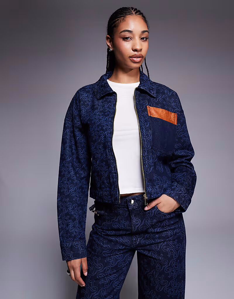 Джинсовая куртка с монограммой из темного денима River Island
Джинсовая куртка с монограммой из темного денима River Island