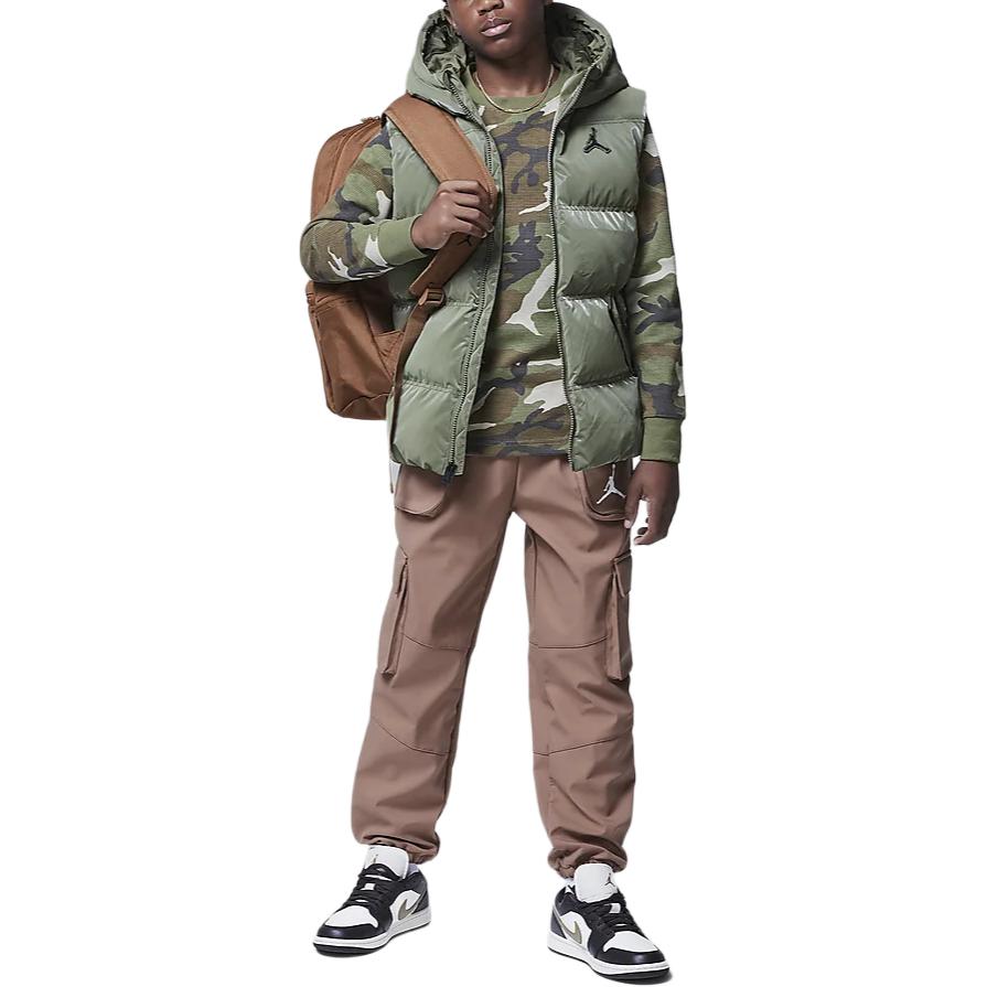 Пуховая жилетка для младших школьников Jordan, средний оливково-зеленый
Пуховая жилетка для младших школьников Jordan, средний оливково-зеленый