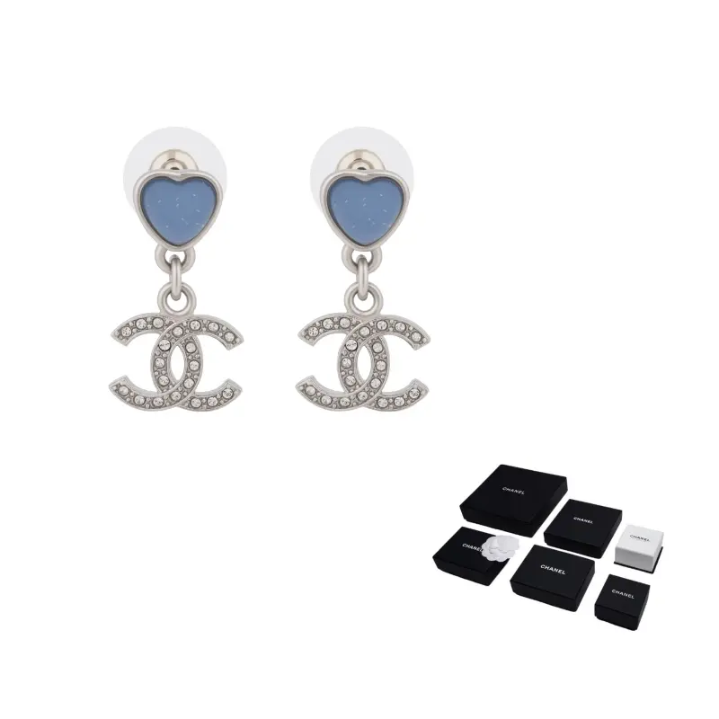 Серьги в форме сердца унисекс CHANEL, синий
Серьги в форме сердца унисекс CHANEL, синий