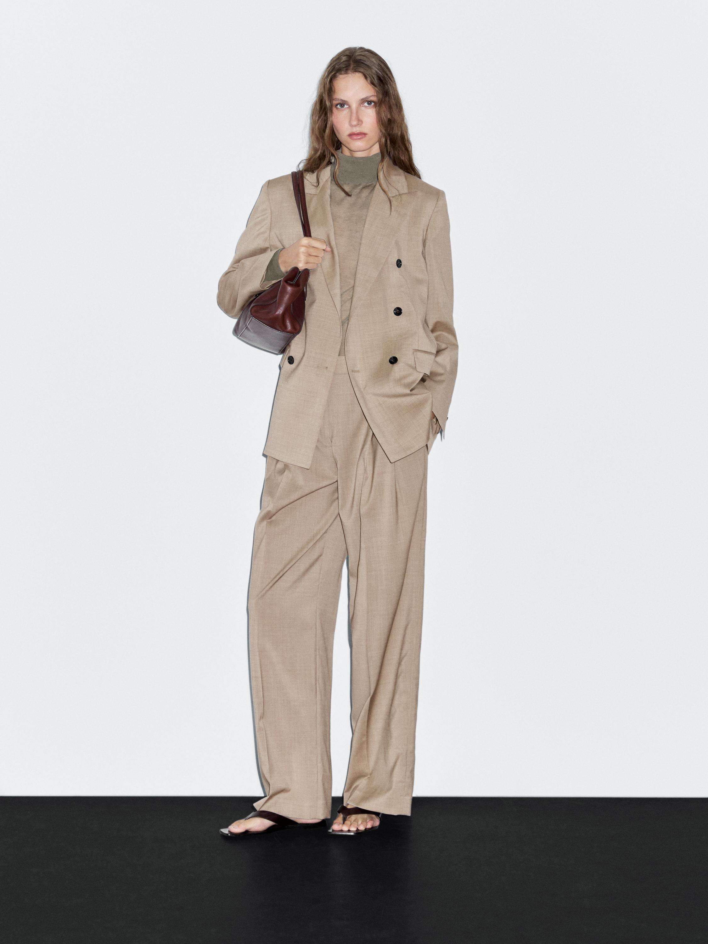 Двубортный пиджак из 100% шерсти Massimo Dutti, бежевый
Двубортный пиджак из 100% шерсти Massimo Dutti, бежевый