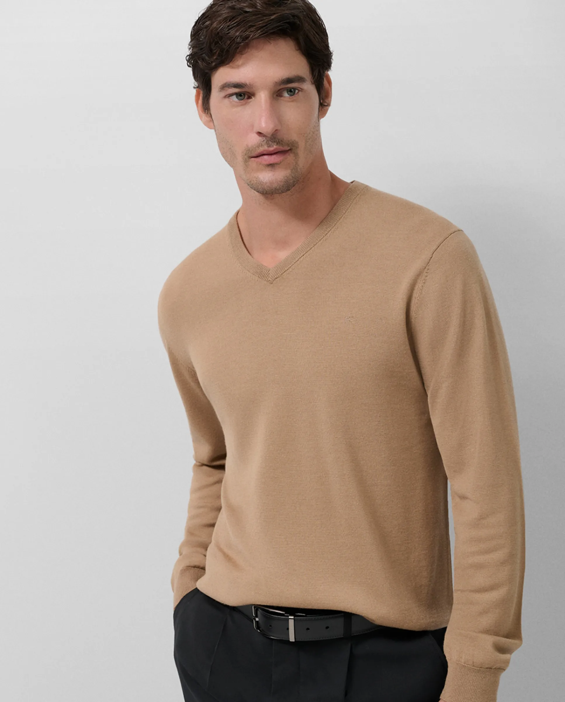 Мужской джемпер из шерсти с V-образным вырезом Roberto Verino, песочный
Мужской джемпер из шерсти с V-образным вырезом Roberto Verino, песочный