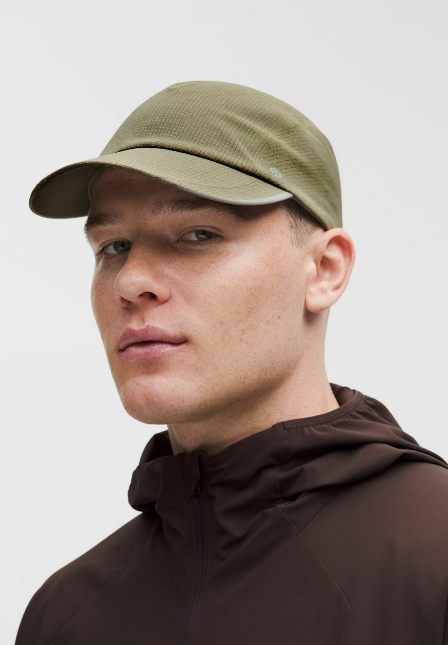 Бейсболка lululemon Cap, Bay Leaf/Dark Green
Бейсболка lululemon Cap, Bay Leaf/Dark Green