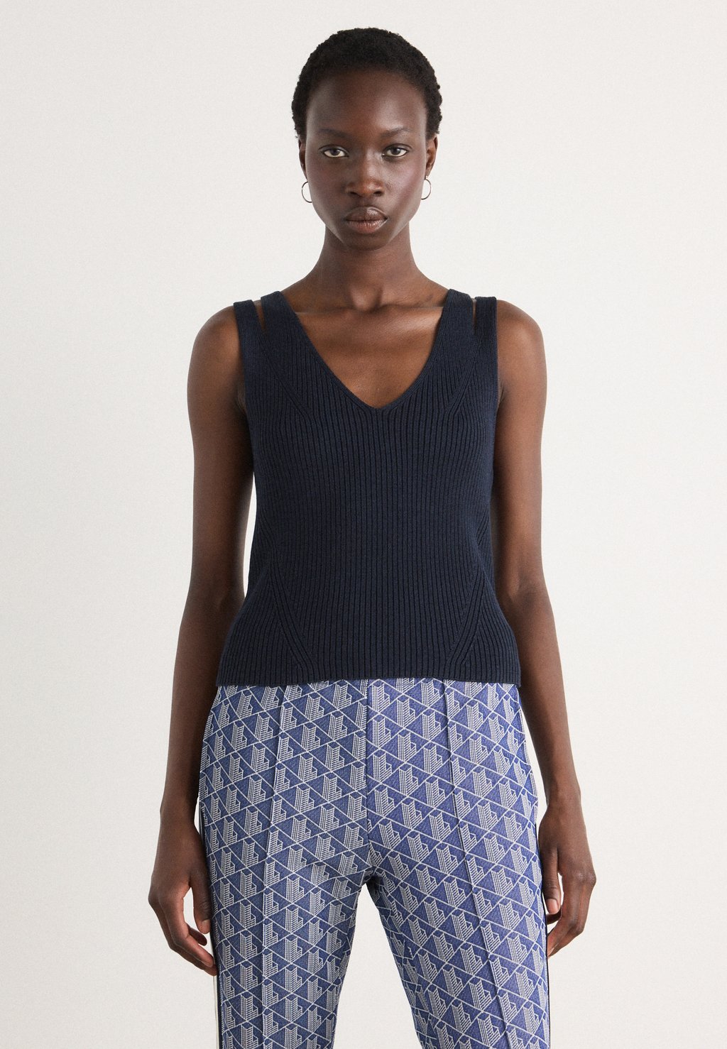 Топ FLANI BOSS, темно-синий
Топ FLANI BOSS, темно-синий