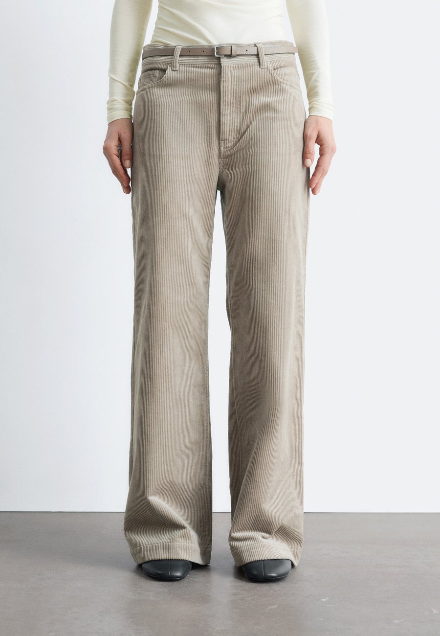 Брюки & other stories Trousers, Light Brown
Брюки & other stories Trousers, Light Brown