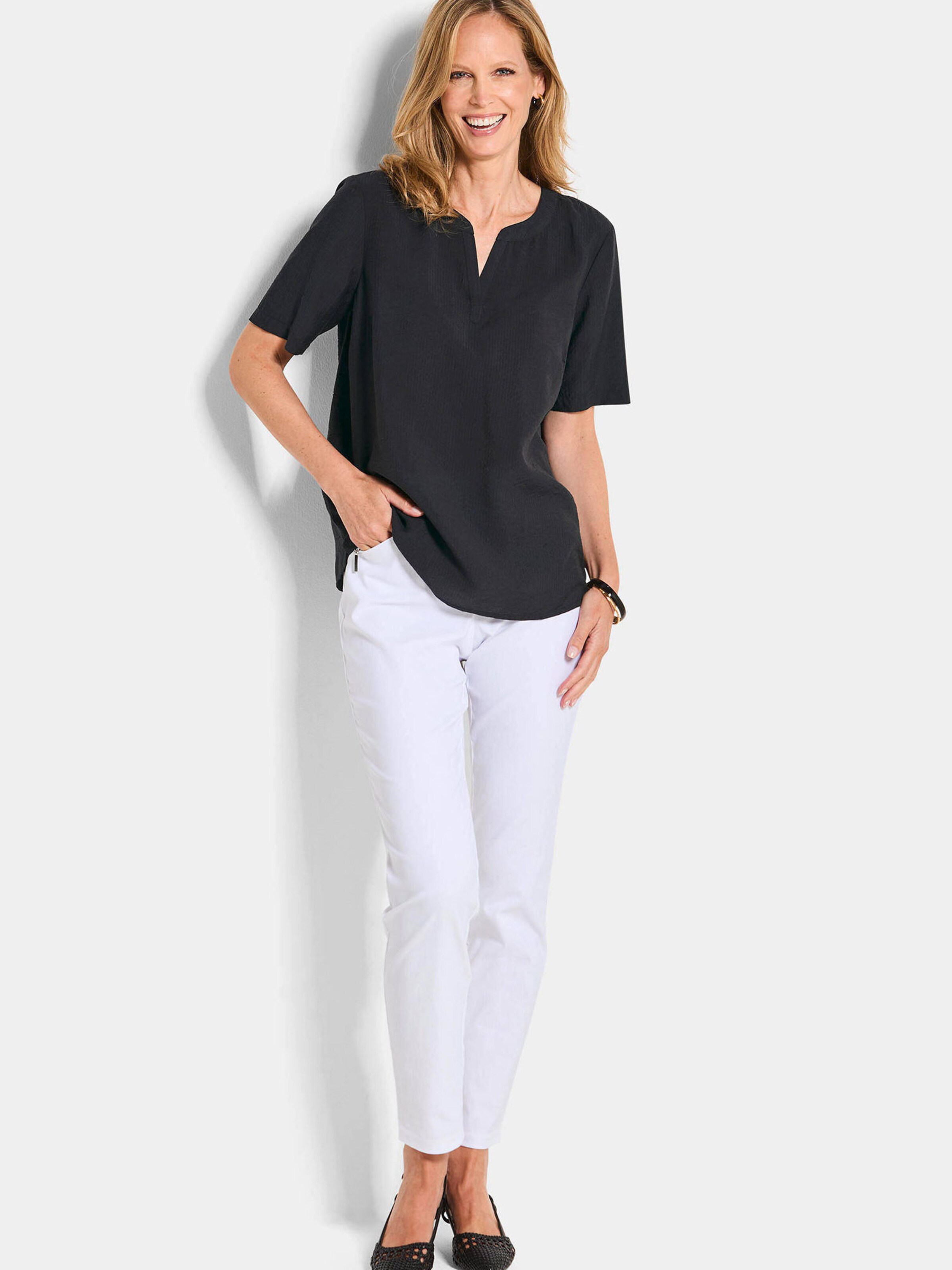 Goldner Блузка в черном цвете
Goldner Блузка в черном цвете