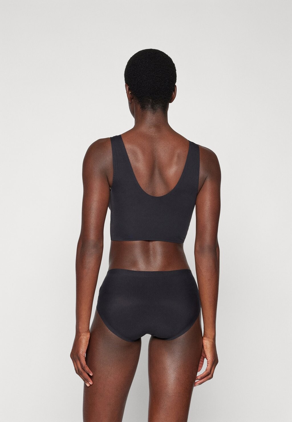 Удлиненный бюстгальтер Schiesser, черный
Удлиненный бюстгальтер Schiesser, черный