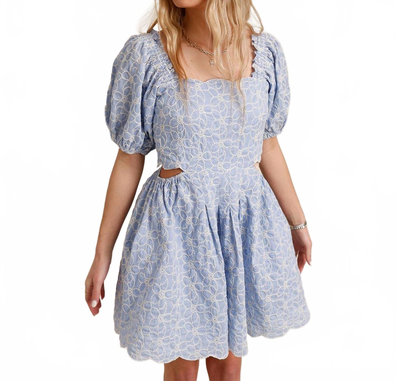 Апрельское вышитое платье мини с вырезами в синем цвете Sofie the Label
Апрельское вышитое платье мини с вырезами в синем цвете Sofie the Label