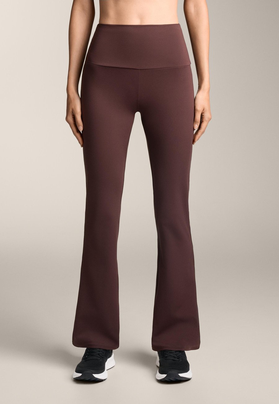 Брюки OYSHO HIGH RISE COMFORTLUX FLARE, Brown
Брюки OYSHO HIGH RISE COMFORTLUX FLARE, Brown