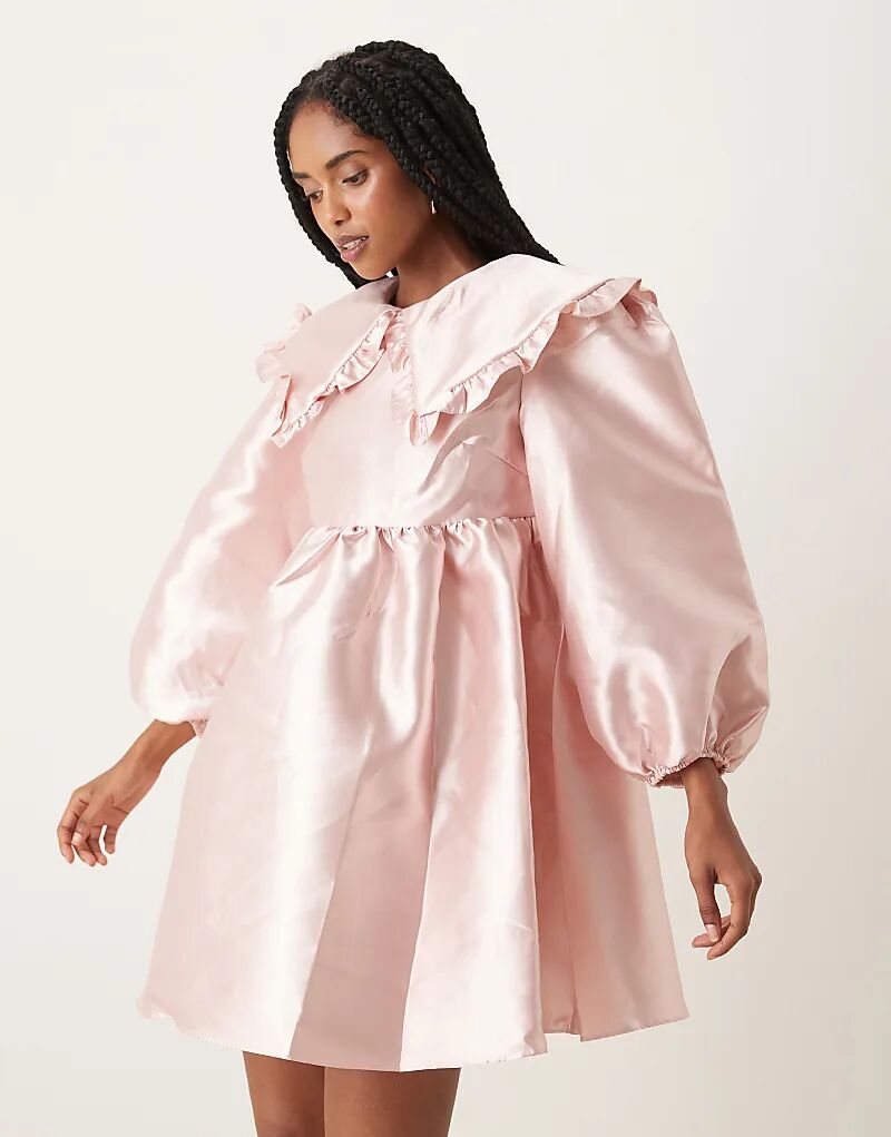 Glamorous мини-платье с воротником-стойкой из нежно-розового атласа
Glamorous мини-платье с воротником-стойкой из нежно-розового атласа