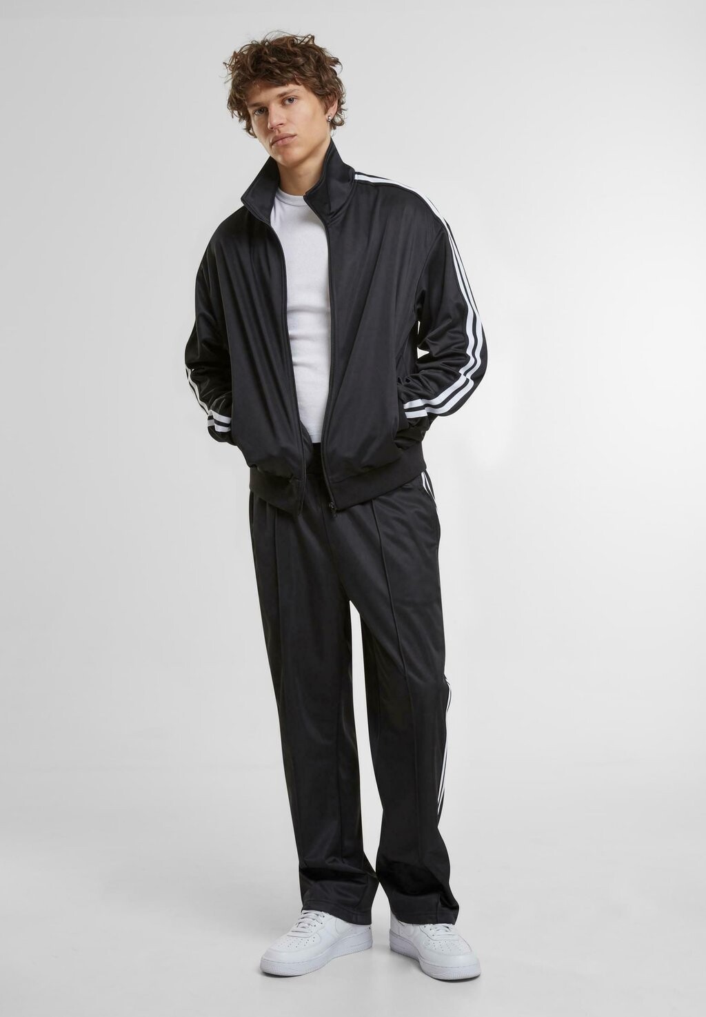 Тренировочная куртка Urban Classics, черный
Тренировочная куртка Urban Classics, черный